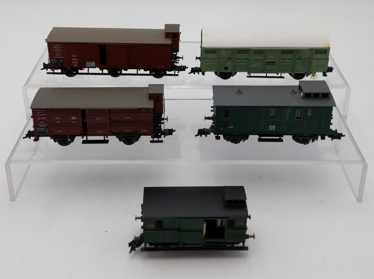 HO Scale Assorted Freight Cars [5] EX