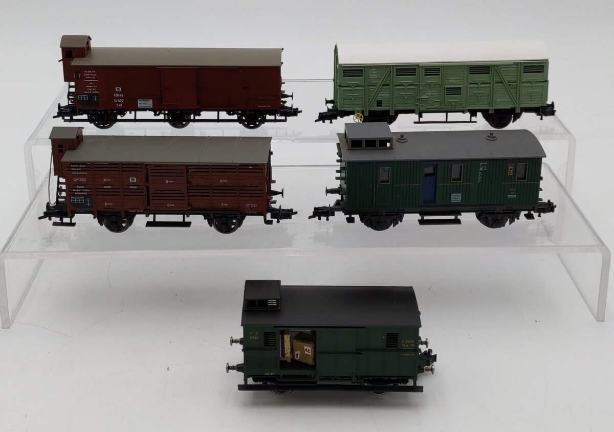 HO Scale Assorted Freight Cars [5] EX