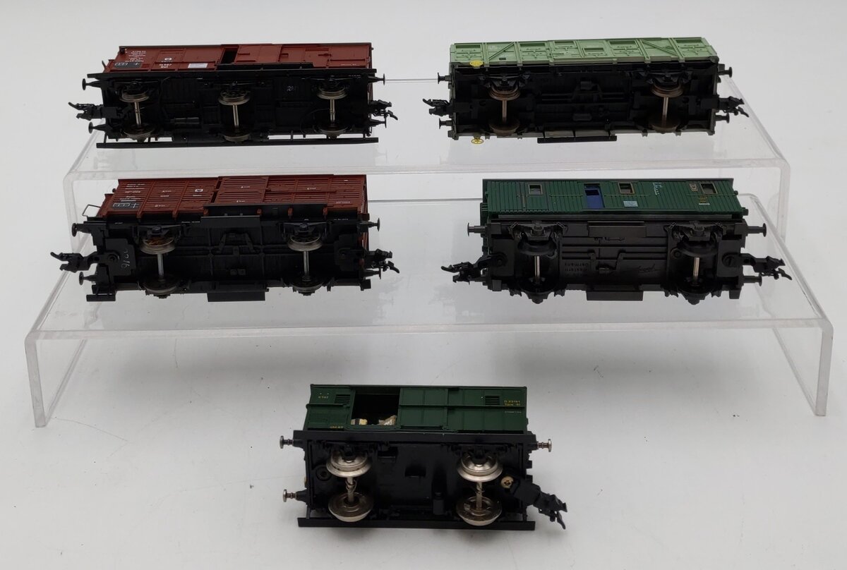 HO Scale Assorted Freight Cars [5] EX