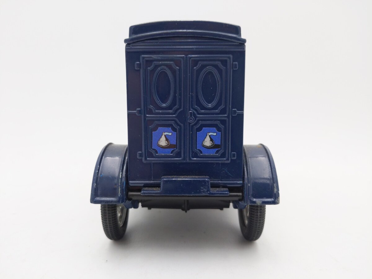 Ertl 1:25 1917 Hershey's Ford Model T Van Coin Bank EX