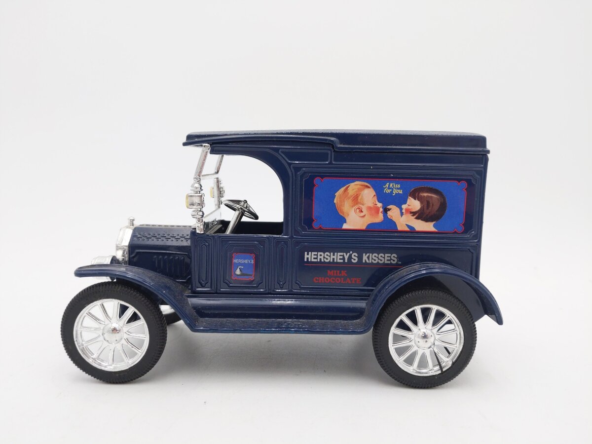 Ertl 1:25 1917 Hershey's Ford Model T Van Coin Bank EX