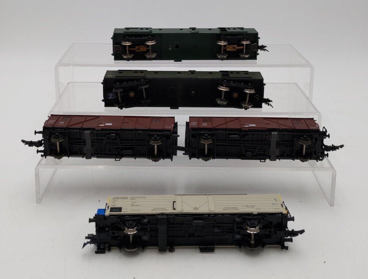 Ho Scale Assorted Freight Cars [5] VG