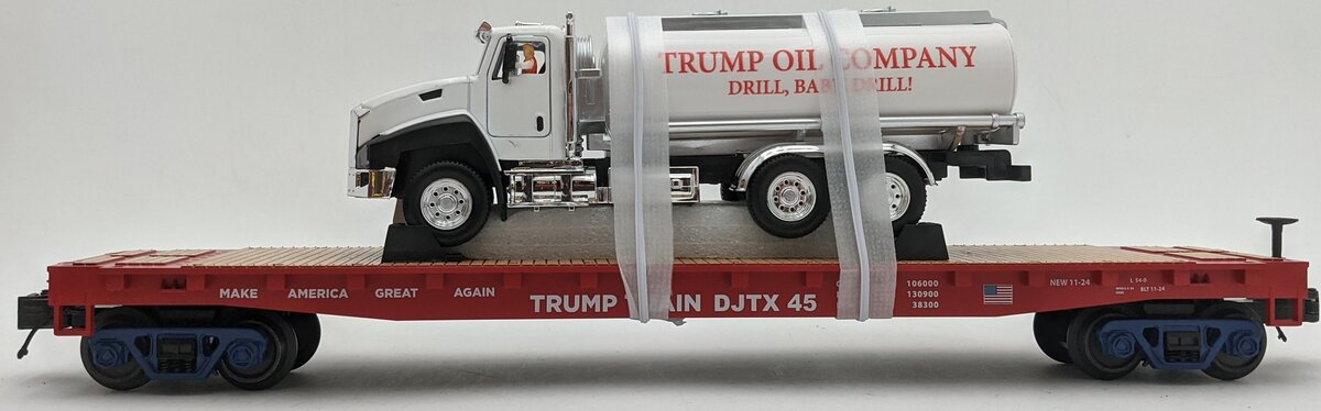 MTH 20-95804 O Donald J. Trump Premier Flat Car with Tanker Truck NIB