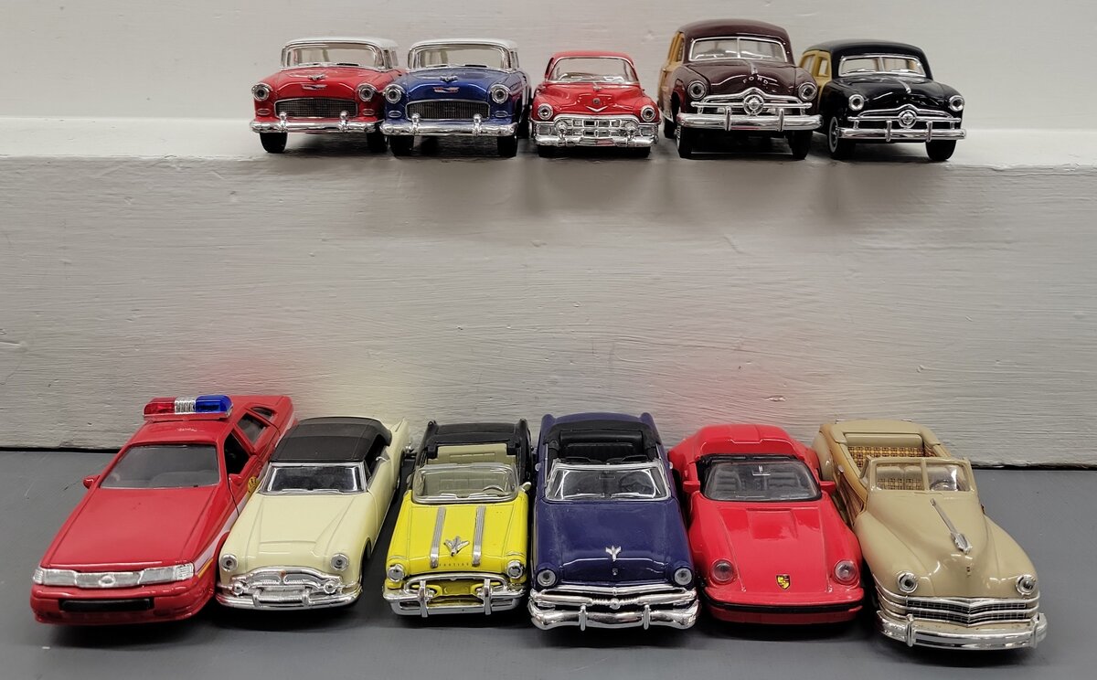 Kinsmart, Weller, & Other Assorted Diecast Cars [11] EX