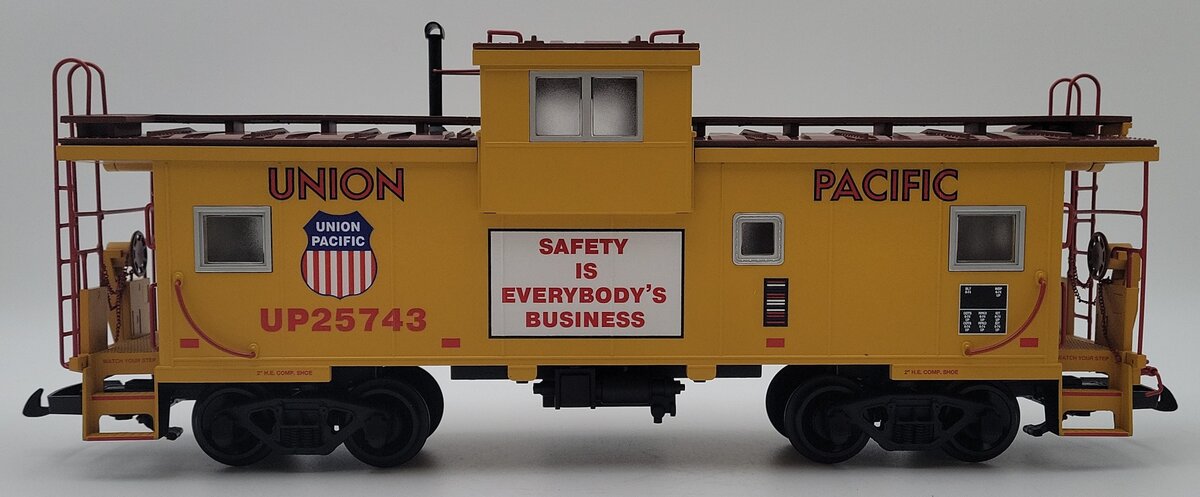 USA Trains R12103 G Union Pacific Yellow/Oxide Extended Vision Caboose #25743 LN/Box