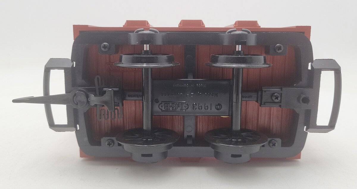LGB 4045 G Scale Flat Car with Red Shell Barrels EX/Box