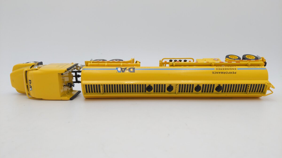 First Gear 1:64 Yellow Freightliner Century D-A Lubricant Company Tanker Trailer EX