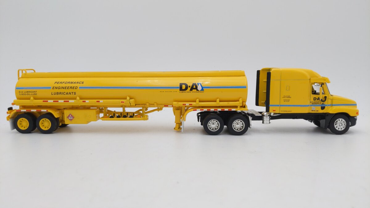 First Gear 1:64 Yellow Freightliner Century D-A Lubricant Company Tanker Trailer EX