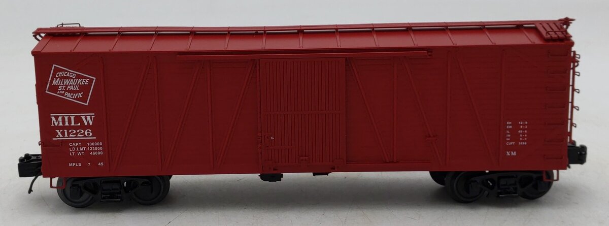 MTH 20-99454 O Gauge Milwaukee Road USRA Single Sheathed Boxcar #1226 LN/Box