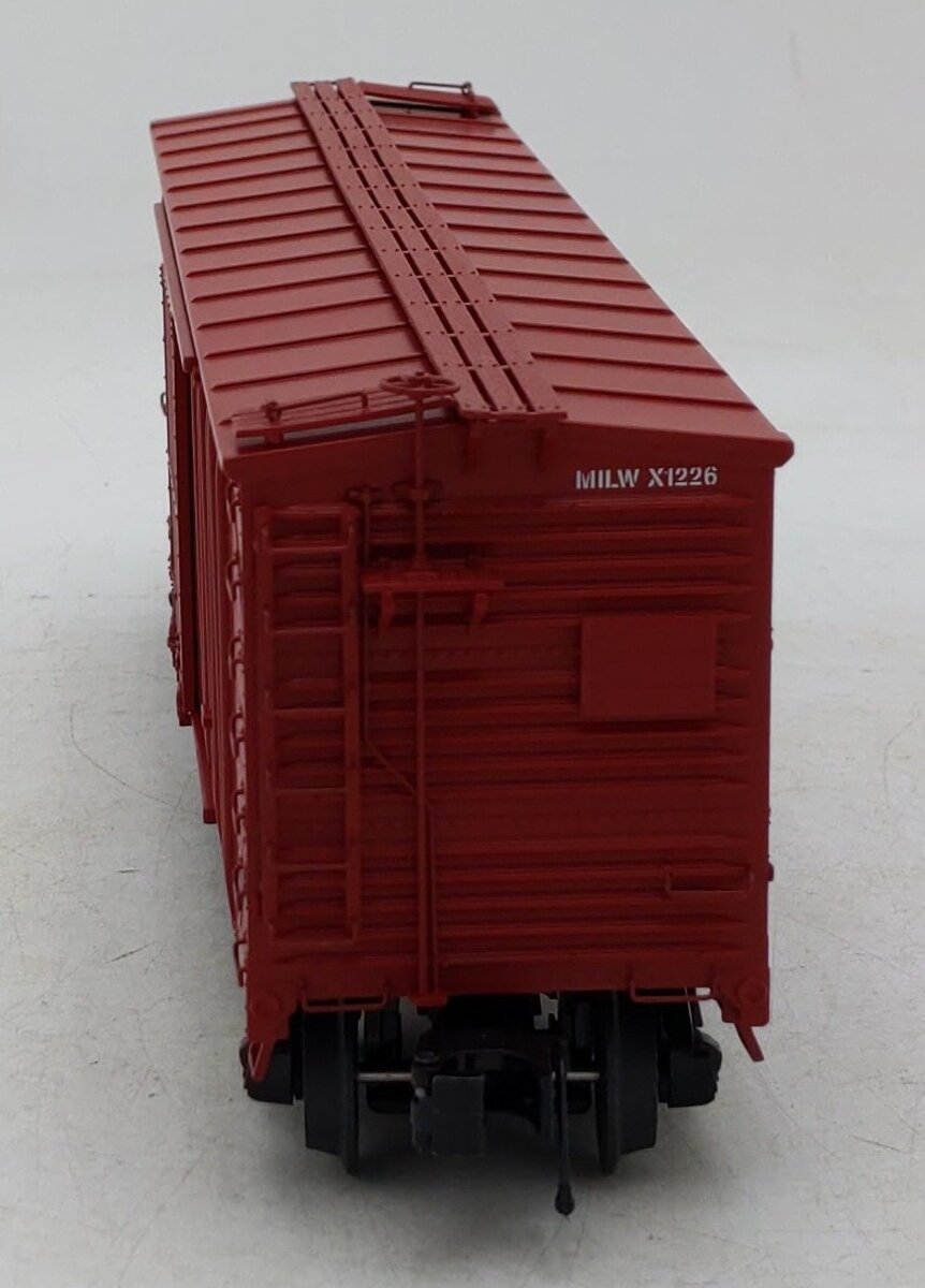 MTH 20-99454 O Gauge Milwaukee Road USRA Single Sheathed Boxcar #1226 LN/Box