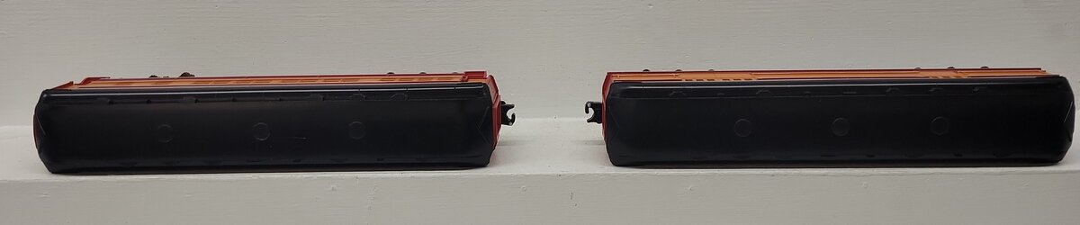 Lionel 6-81774 O Southern Pacific Daylight Madison Car Coach & Baggage 2-Pack EX/Box