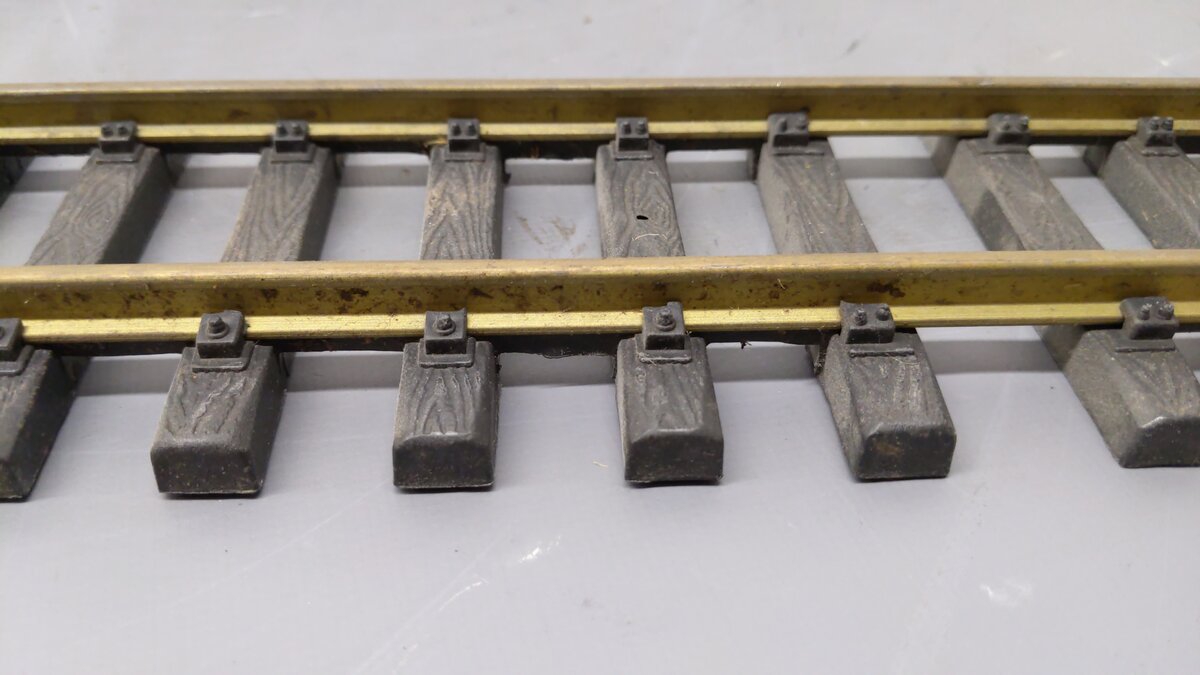 Aristo-Craft 11099 Euro Brass 5 ' Straight Track (8)