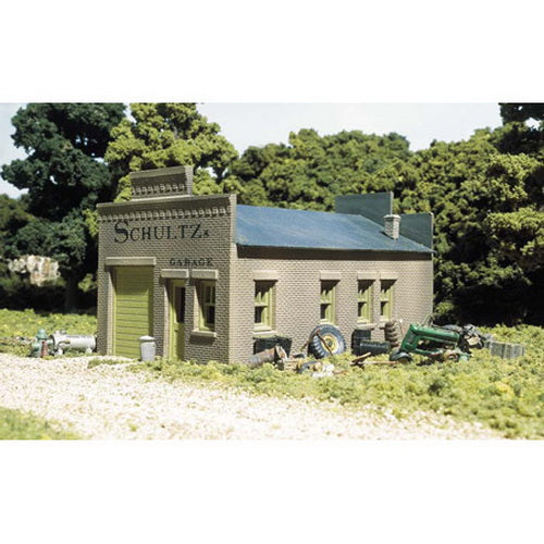 DPM 20100 HO Scale Schlutz's Garage Building Kit