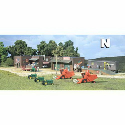 DPM 66100 N Scale Olsen Feeds & Larsen's Implement Detailed Edition Building Kit