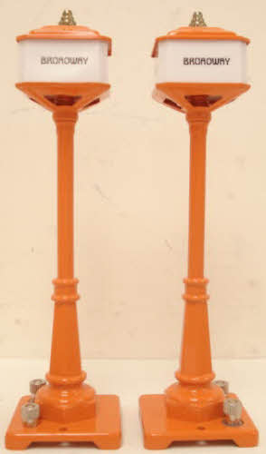 MTH 20-1029 #57 Orange Street Lamps (Set of 2)