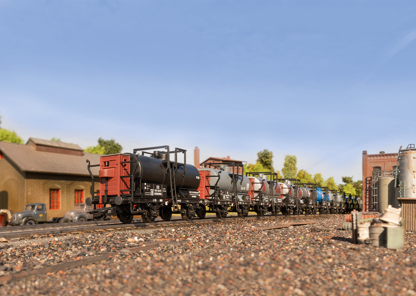 Marklin 00719 HO Two-Axle Tank Car Display with Two Wheelsets