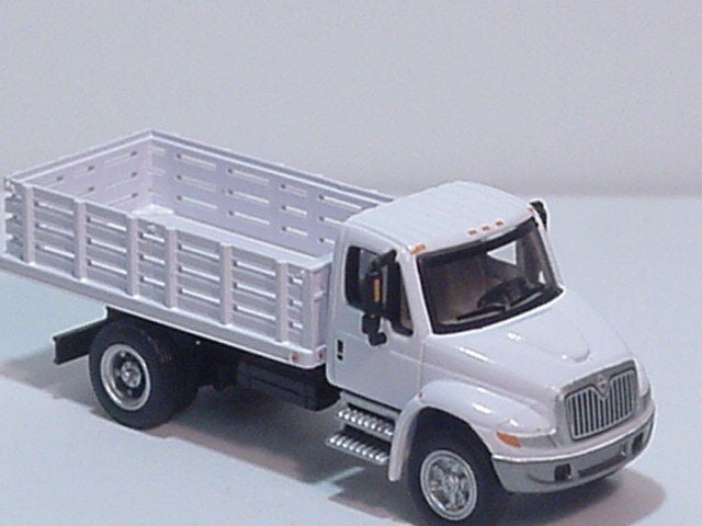 Boley 450277 1:87 Scale Dept-1-87 White/White International Stakebed Truck
