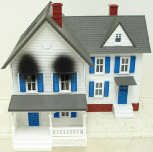 MTH 30-9153 Operating Farm House On Fire