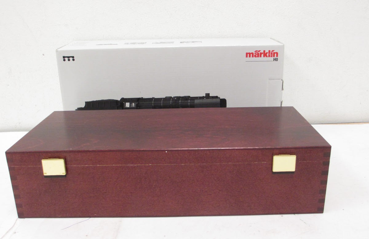 Marklin 39017 BR 01 150 DB Express Train Steam Locomotive & Tender w/Wooden Case