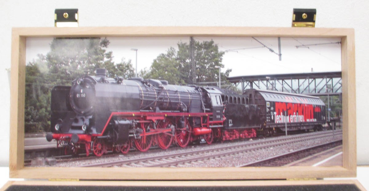 Marklin 39017 BR 01 150 DB Express Train Steam Locomotive & Tender w/Wooden Case
