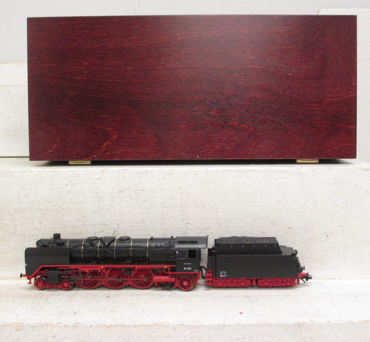 Marklin 39017 BR 01 150 DB Express Train Steam Locomotive & Tender w/Wooden Case