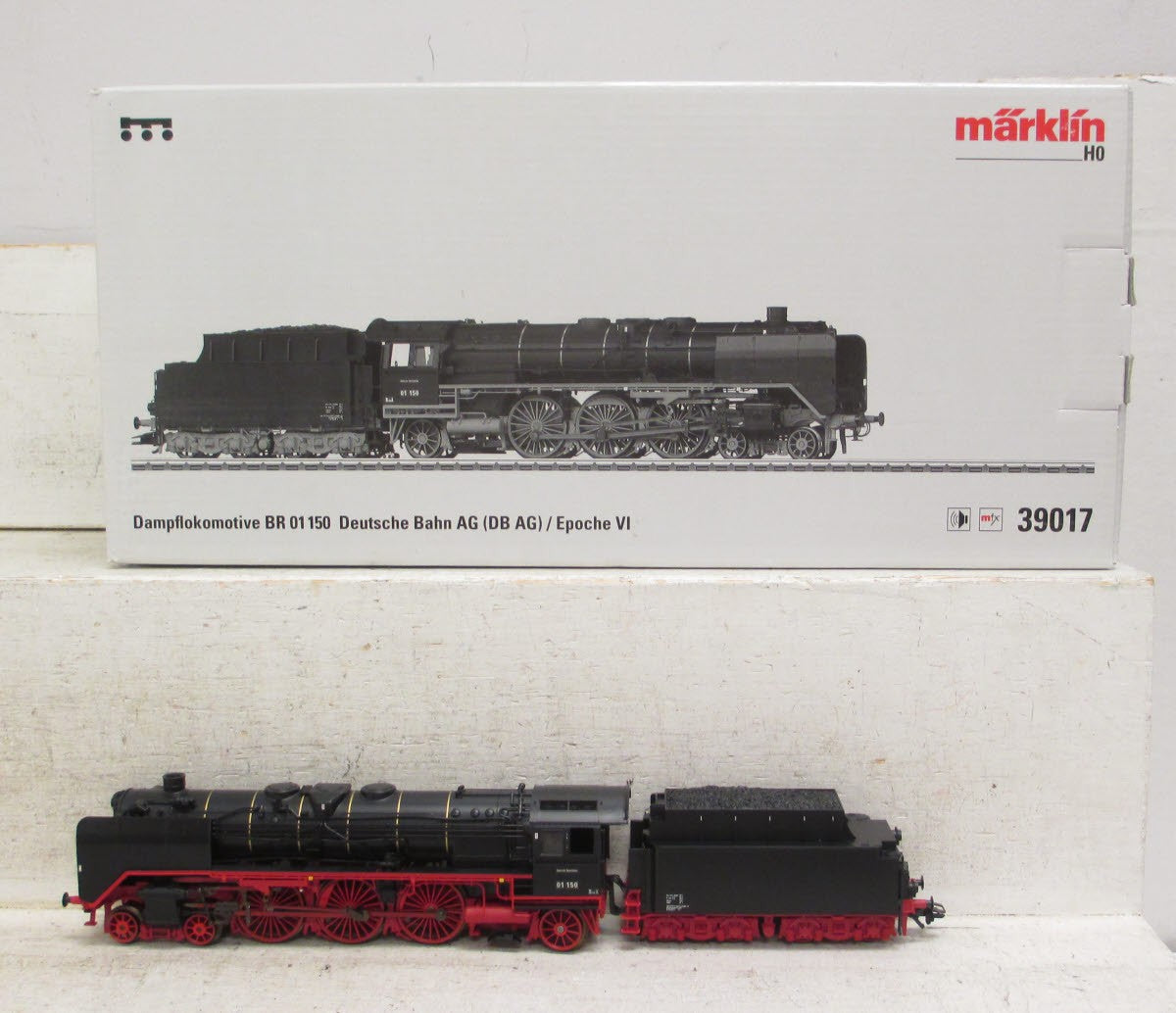 Marklin 39017 BR 01 150 DB Express Train Steam Locomotive & Tender w/Wooden Case