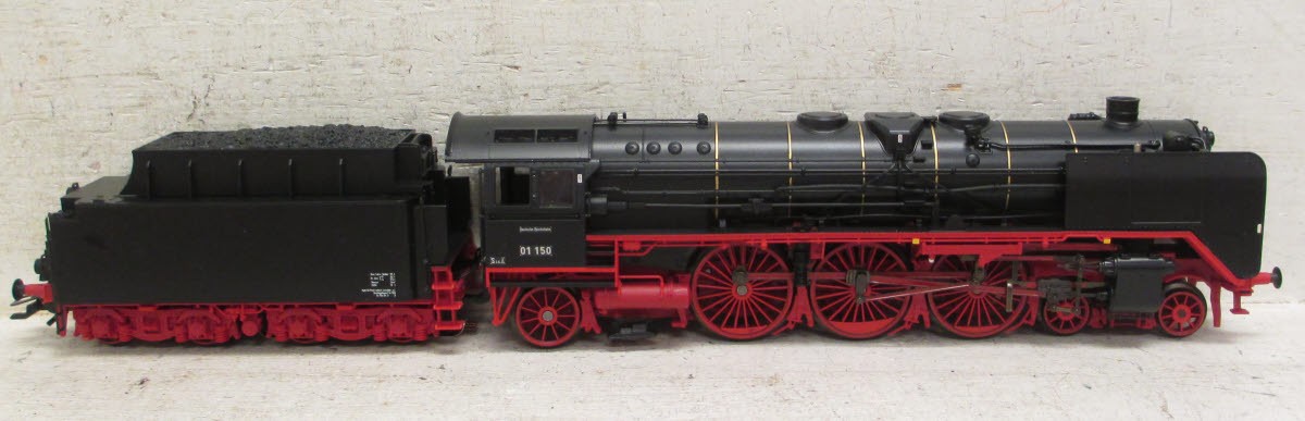 Marklin 39017 BR 01 150 DB Express Train Steam Locomotive & Tender w/Wooden Case