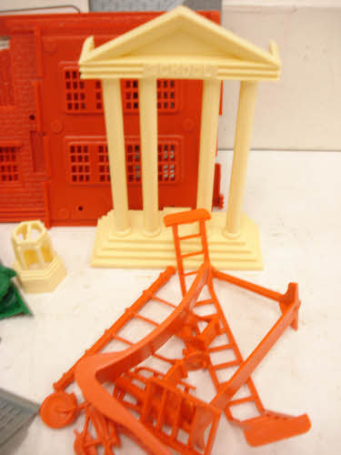 K-Line K4061 O Scale K-Lineville School & Playground Building Kit