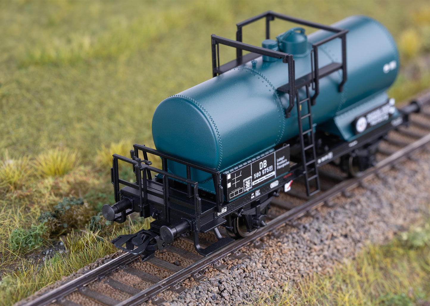 Marklin 00719 HO Two-Axle Tank Car Display with Two Wheelsets