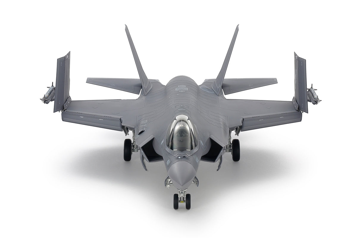 Tamiya 61127 1:48 Lockheed Martin F-35C Lightning II Aircraft Plastic Model Kit