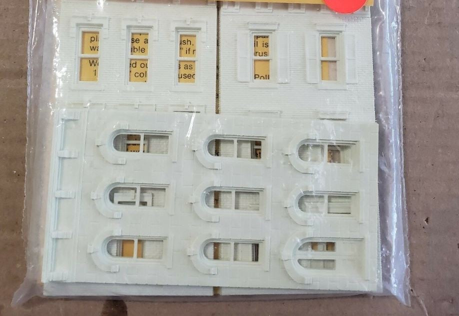DPM 11400 HO Scale Townhouse Flats 3 Fronts Building Kit
