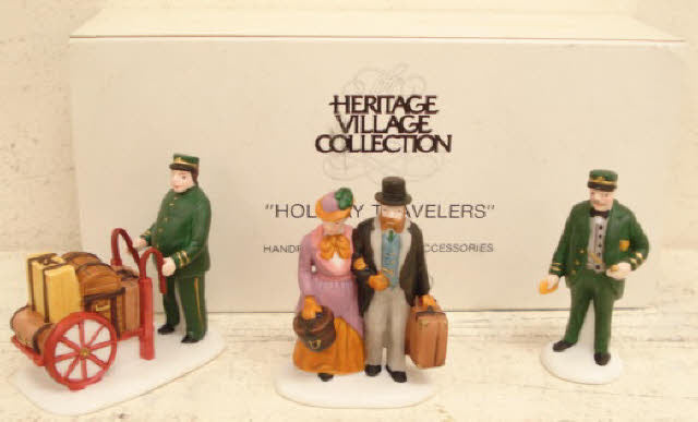 Dept 56 5571-9 Heritage Village Collection Holiday Travelers LN
