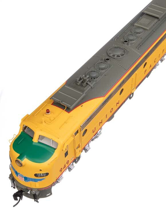Walthers 920-49918 HO Union Pacific EMD E9A-Bm Diesel Loco - DC #949, 963B