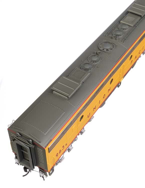 Walthers 920-49918 HO Union Pacific EMD E9A-Bm Diesel Loco - DC #949, 963B