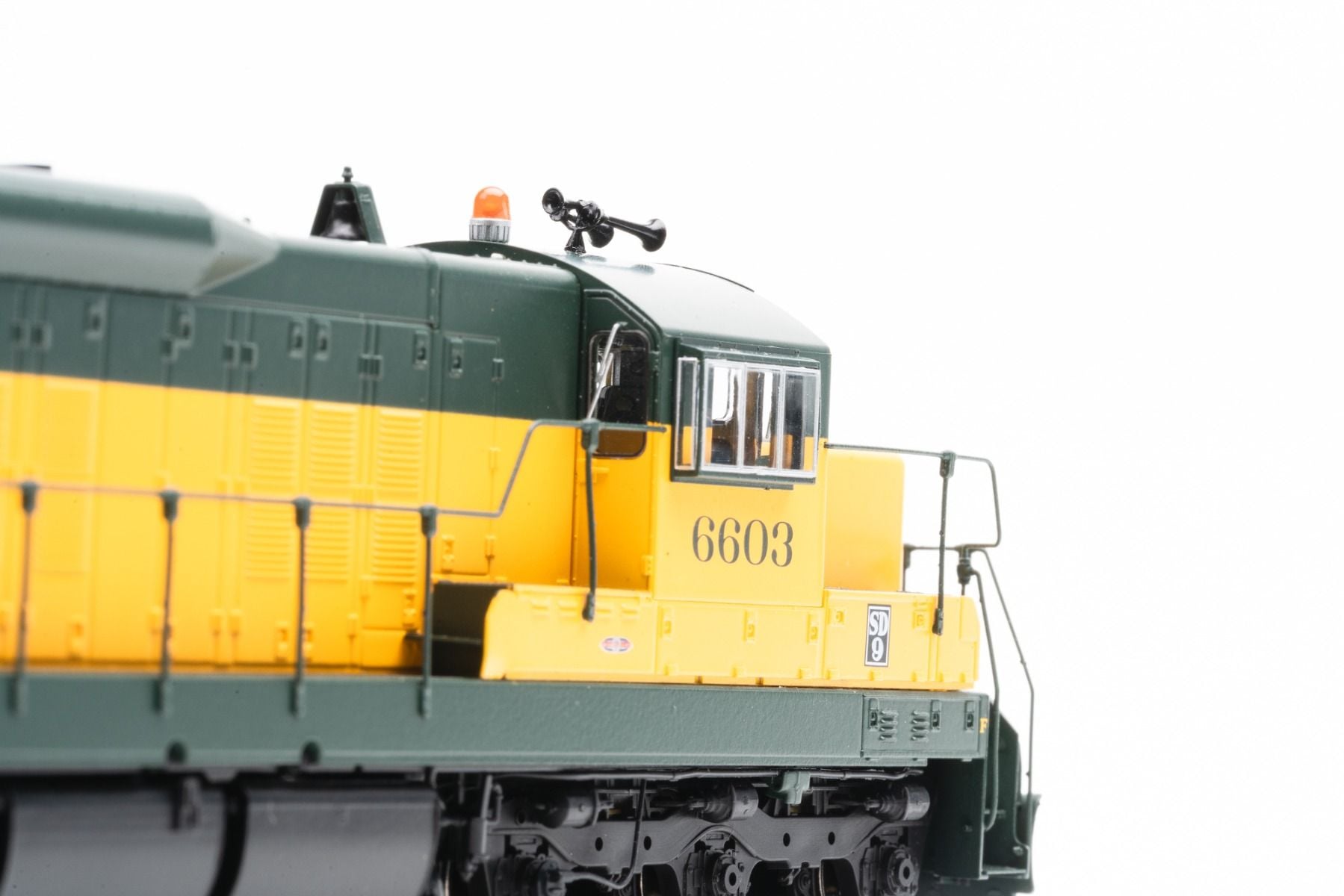 Rapido Trains 050618 HO C&NW EMD SD9 Diesel Locomotive DC/DCC/Sound #6603