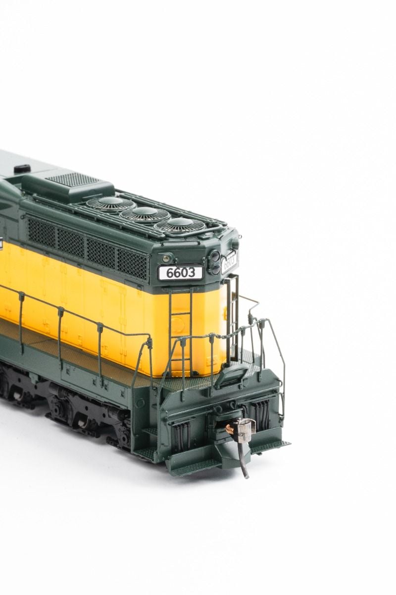 Rapido Trains 050618 HO C&NW EMD SD9 Diesel Locomotive DC/DCC/Sound #6603