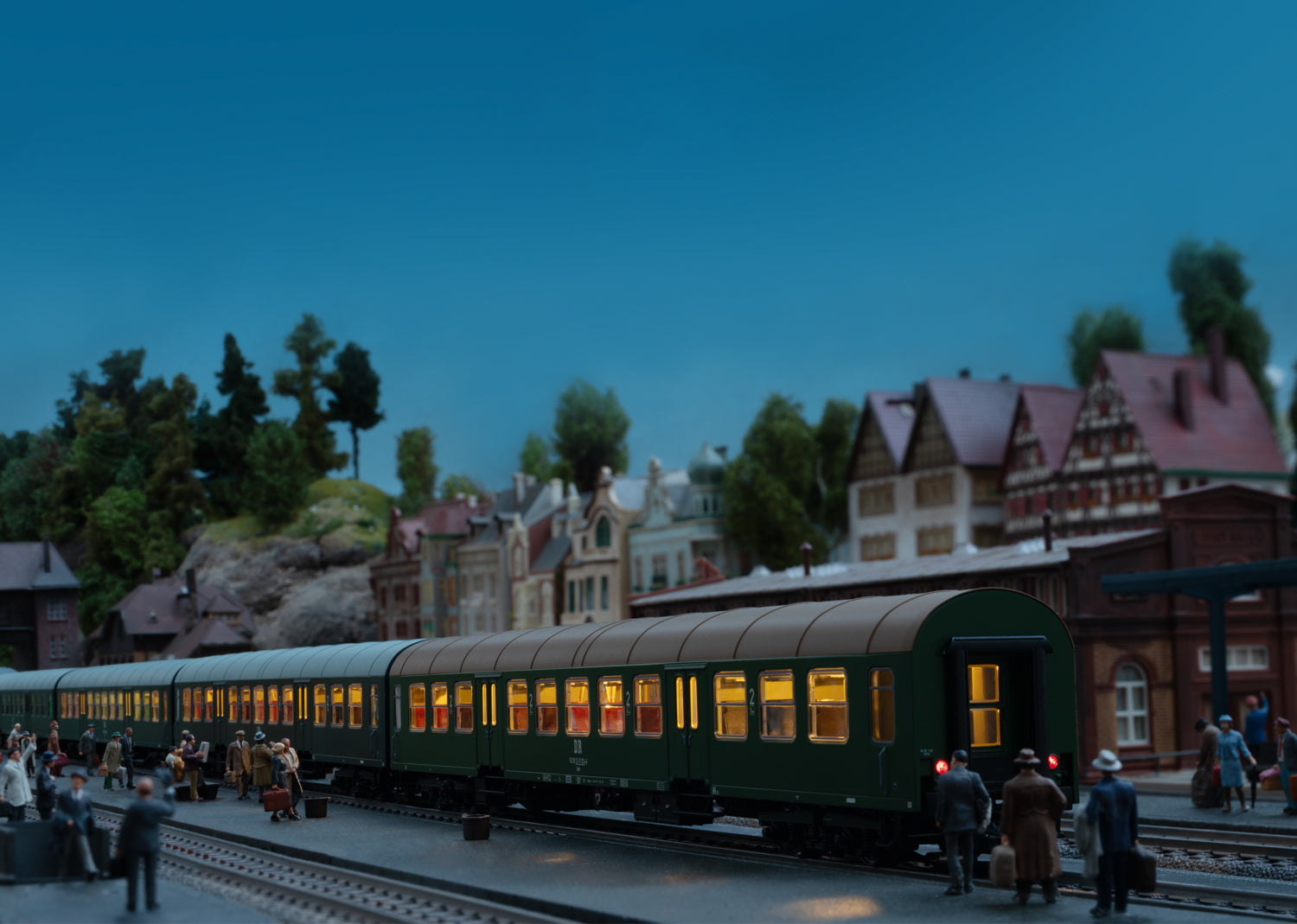 Marklin 42580 HO DR Halberstadt Center Entry Car Passenger Car Set