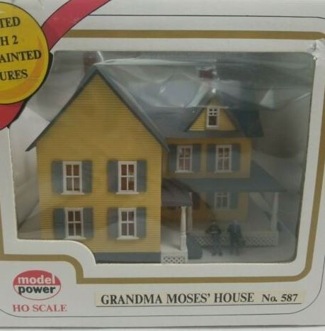 Model Power 587 HO Scale Grandma Moses' House Assembled Lighted W/2 Figures