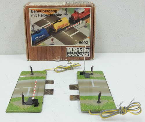 Marklin 8992 Z Crossing Gate Set (Set of 2) LN/Box