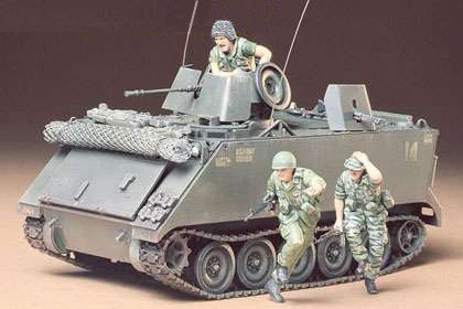 Tamiya 35135 1:35 US M113 (ACAV) Armored Cavalry Assault Military Vehicle Kit