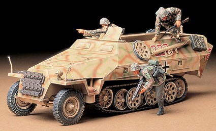 Tamiya 35195 1:35 Mtl. Spw Sd.Kfz. 251/1 Ausf.D Military Tank Model Kit