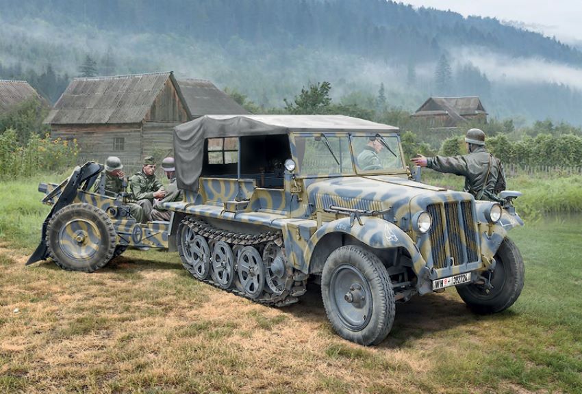 Italeri 6595 1:35 Sd. Kfz. 10 Demag D7 Halftrack with Crew Plastic Model Kit