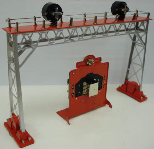 MTH 10-4038 Red, Silver, & Nickel Trim Signal Bridge & Control Panel LN/Box