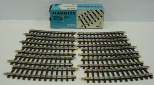 Marklin 2123 HO Scale 1/2  r360 K Curved Track Section