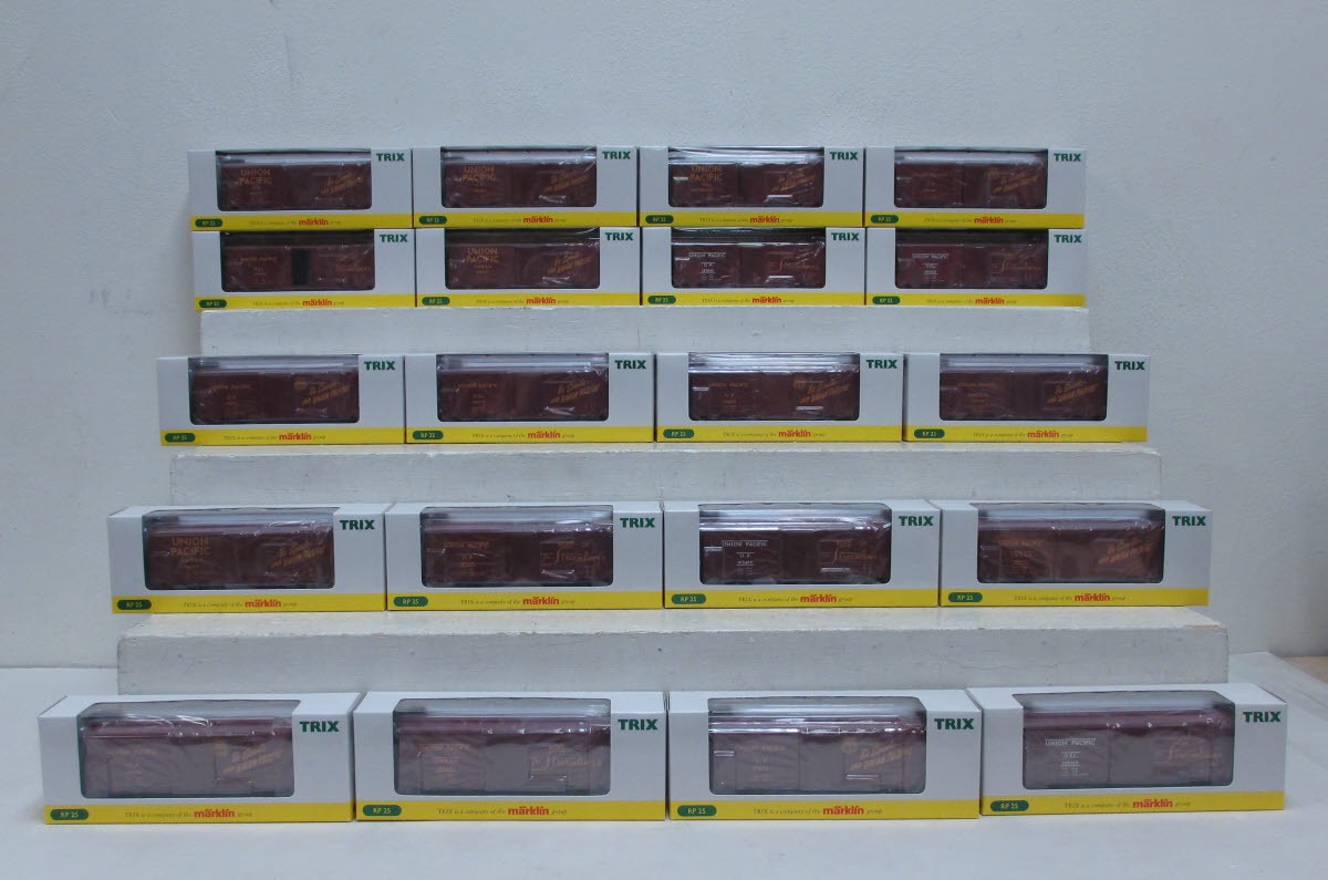 Trix 24900 HO Scale Union Pacific Box Car 20 Car Set NIB