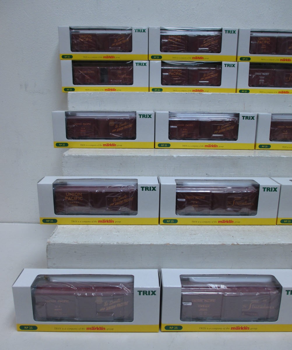 Trix 24900 HO Scale Union Pacific Box Car 20 Car Set NIB