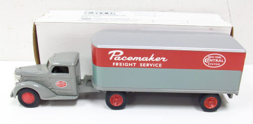 Ertl F248UO 1:32 Scale New York Central Diamond Tractor Trailer Bank