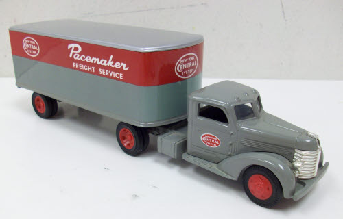 Ertl F248UO 1:32 Scale New York Central Diamond Tractor Trailer Bank