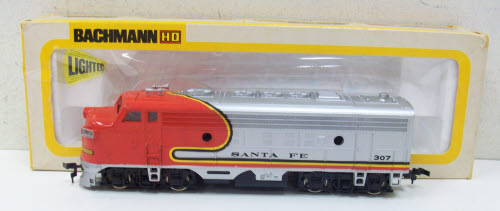 Bachmann HO Santa Fe F9 Powered Diesel Locomotive #307 EX/Box