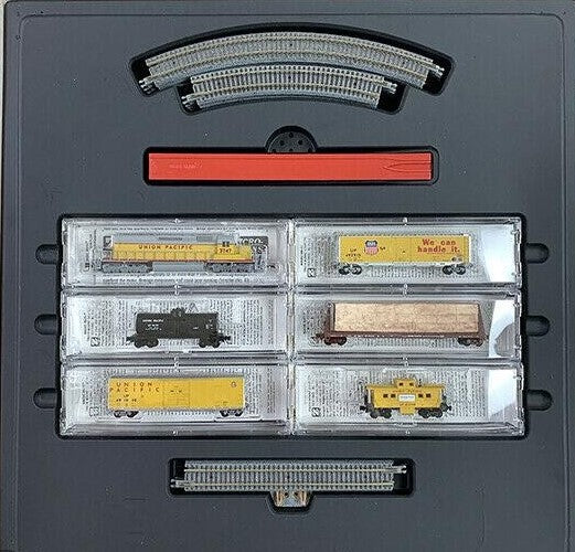 Micro-Trains 99403640 Union Pacific Z Gauge Desk Top Train Set